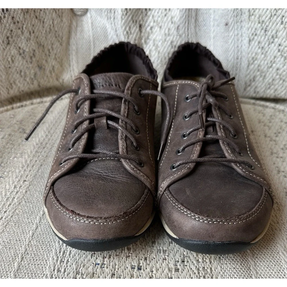 LL Bean Sneaker Womens 9.5 M Brown Leather Shoes Athletic Casual Lace Up Outdoor